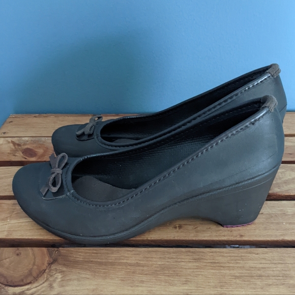 Crocs Women's Anti Slip Ballerina Style Wedge Heels in Matte Brown - Picture 7 of 9